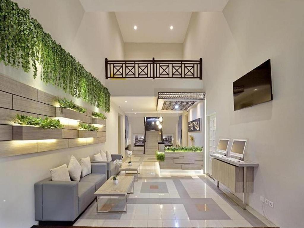 Whiz Prime Hotel Darmo Harapan Surabaya Esterno foto