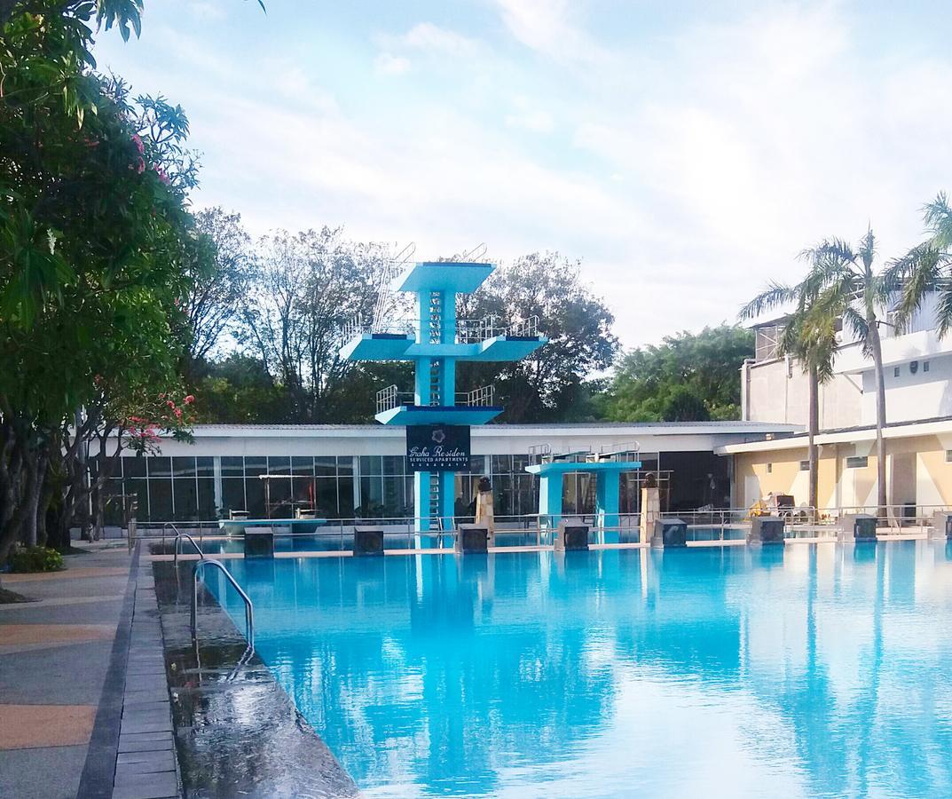 Whiz Prime Hotel Darmo Harapan Surabaya Esterno foto
