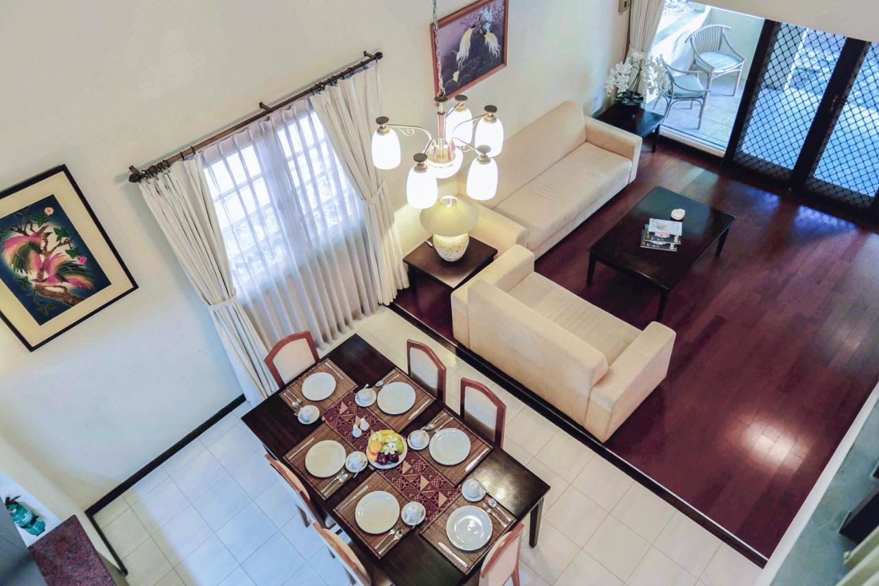 Whiz Prime Hotel Darmo Harapan Surabaya Esterno foto