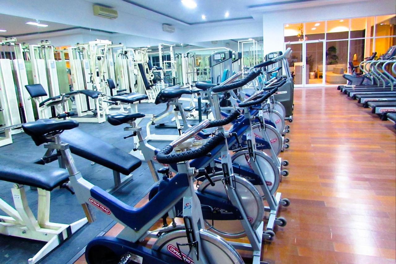 Whiz Prime Hotel Darmo Harapan Surabaya Esterno foto
