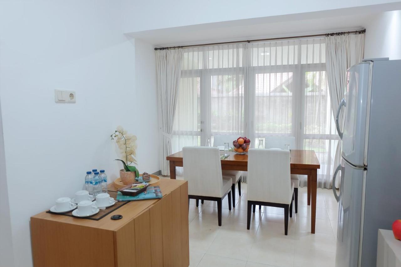 Whiz Prime Hotel Darmo Harapan Surabaya Esterno foto
